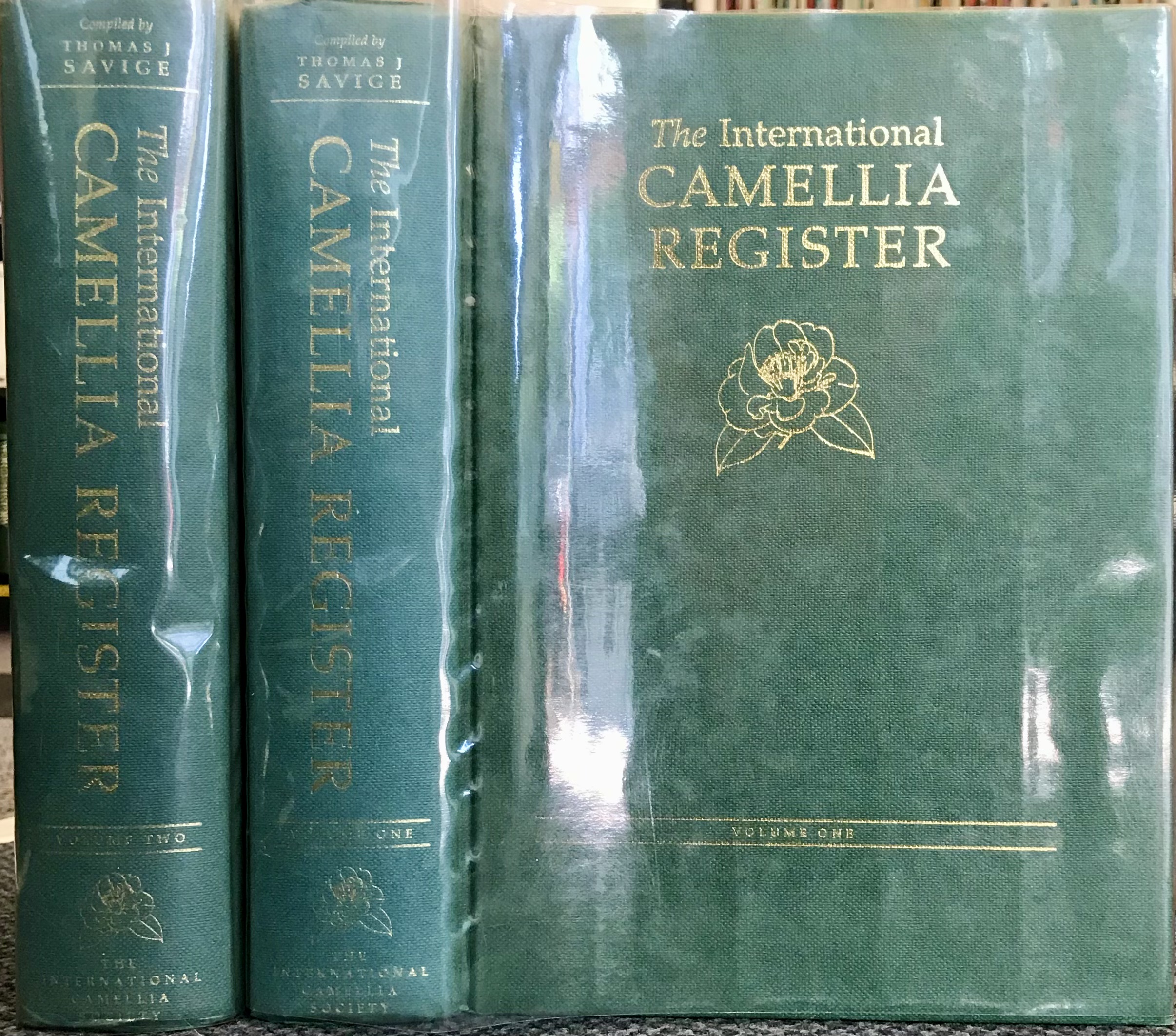 The International Camellia Register (2 Volumes) - Savige, Thomas J