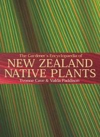 The Gardener's Encyclopaedia of New Zealand Native Plants - Cave, Yvonne & Paddison, Valda